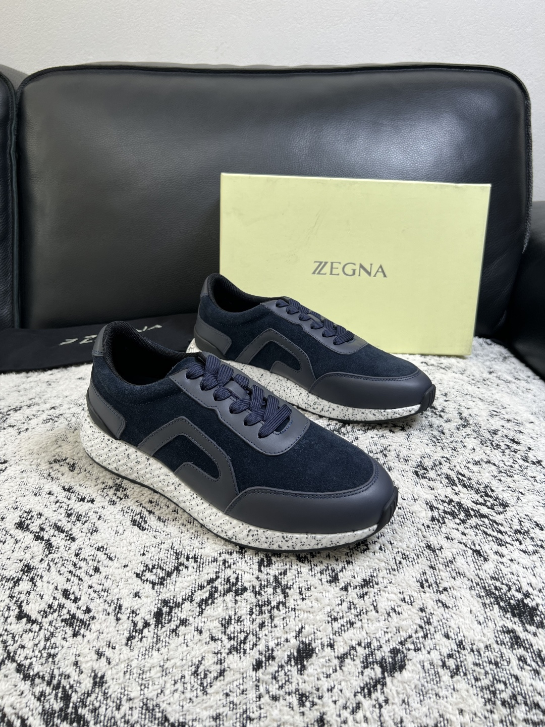 ⚠️只换码不退⚠️ Zegna 高品质 顶级工艺品 杰尼亚 专柜新款原厂配置,意大利进口牛皮面料,进口牛里垫 ⚠️只换码不退⚠️ Zegna 高品质 顶级工艺品 杰尼亚 专柜新款原厂配置,意大利进口牛皮面料,进口牛里垫