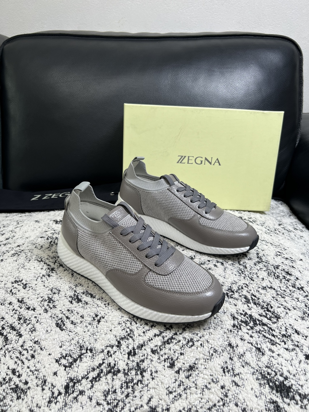 ⚠️只换码不退⚠️ Zegna 高品质 顶级工艺品 杰尼亚 专柜新款原厂配置,意大利进口牛皮面料,进口牛里垫 ⚠️只换码不退⚠️ Zegna 高品质 顶级工艺品 杰尼亚 专柜新款原厂配置,意大利进口牛皮面料,进口牛里垫