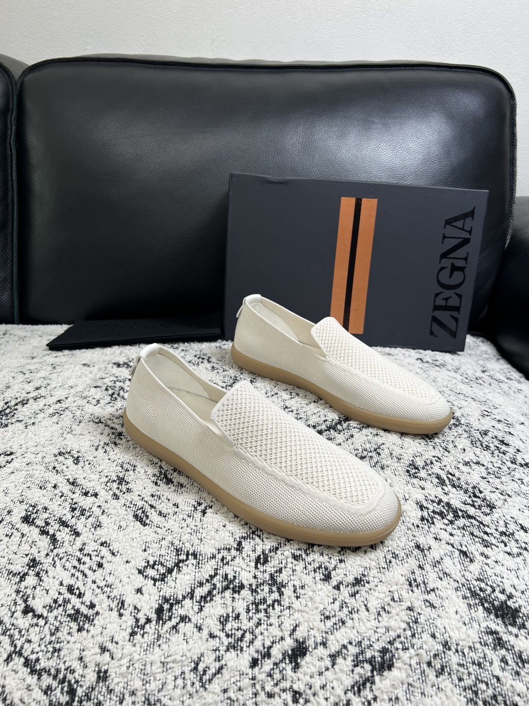 ⚠️只换码不退⚠️ Zegna 高品质 顶级工艺品 杰尼亚 专柜新款原厂配置,意大利进口牛皮面料,进口牛里垫 ⚠️只换码不退⚠️ Zegna 高品质 顶级工艺品 杰尼亚 专柜新款原厂配置,意大利进口牛皮面料,进口牛里垫
