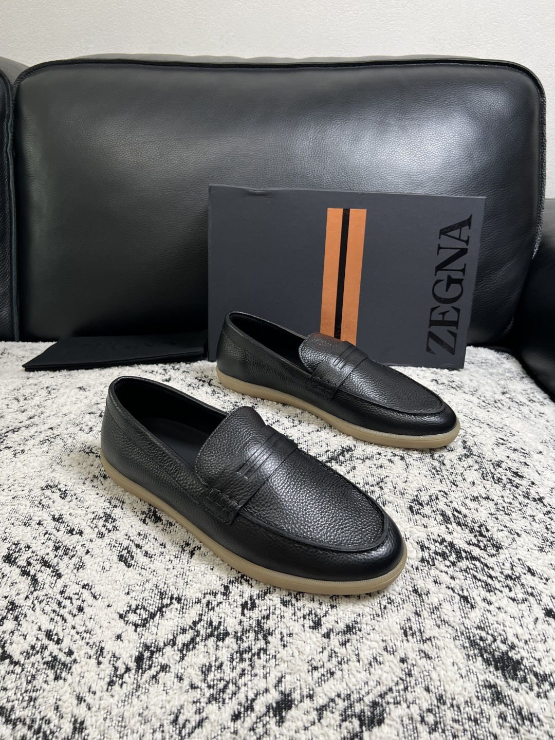 ⚠️只换码不退⚠️ Zegna 高品质 顶级工艺品 杰尼亚 专柜新款原厂配置,意大利进口牛皮面料,进口牛里垫 ⚠️只换码不退⚠️ Zegna 高品质 顶级工艺品 杰尼亚 专柜新款原厂配置,意大利进口牛皮面料,进口牛里垫