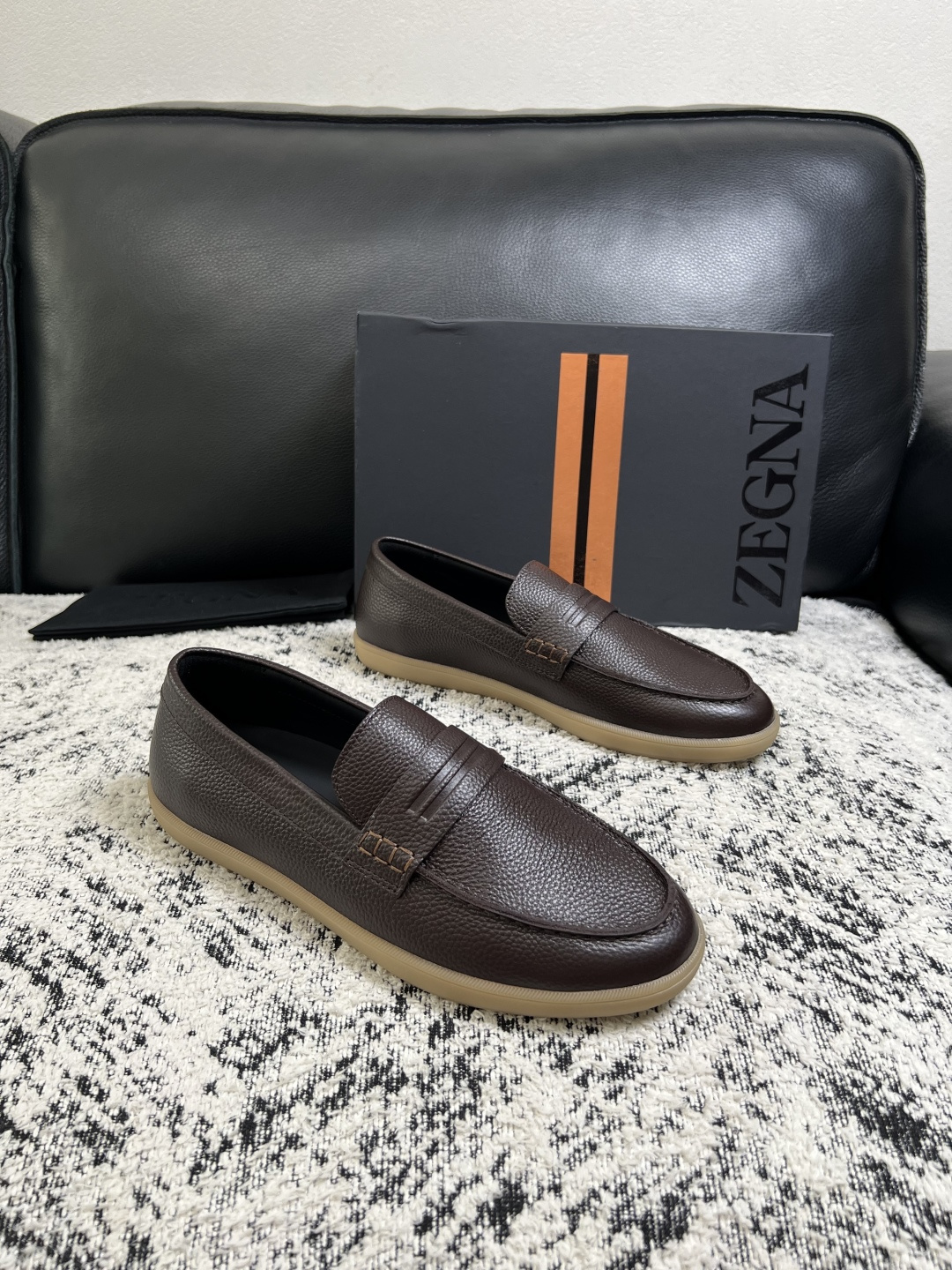 ⚠️只换码不退⚠️ Zegna 高品质 顶级工艺品 杰尼亚 专柜新款原厂配置,意大利进口牛皮面料,进口牛里垫 ⚠️只换码不退⚠️ Zegna 高品质 顶级工艺品 杰尼亚 专柜新款原厂配置,意大利进口牛皮面料,进口牛里垫
