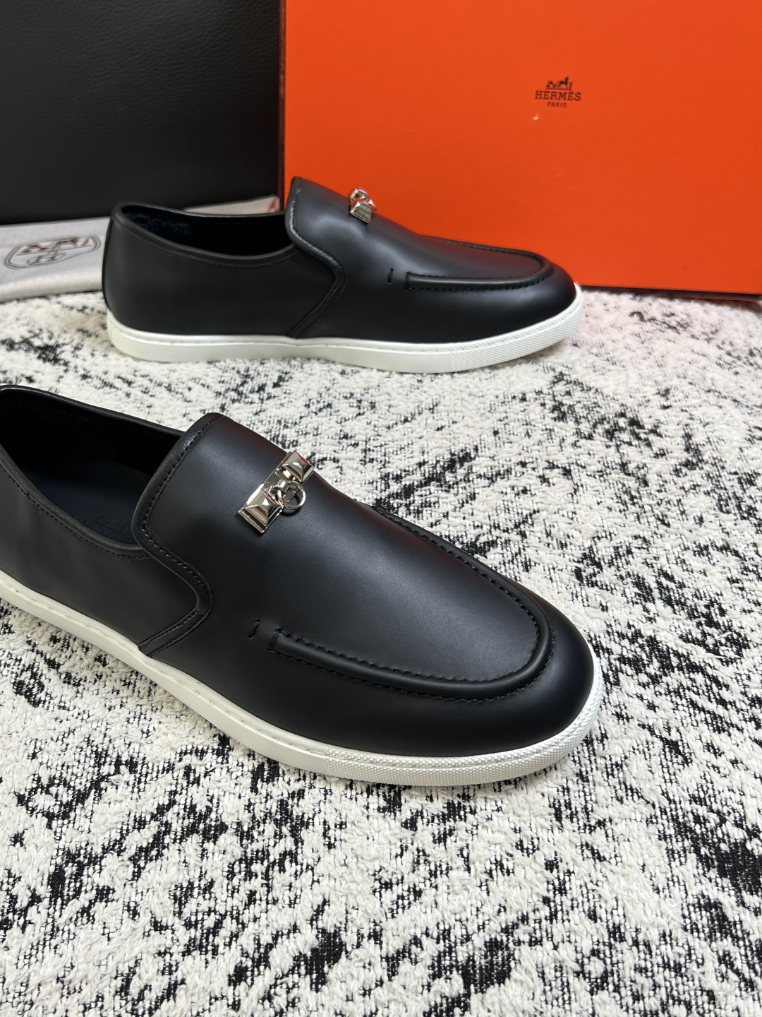 Hermes  高品质  顶级工艺品  爱马仕 专柜同步发售原厂配置，意大利进口原版牛皮面料，高品质拼接工艺，全进口水染