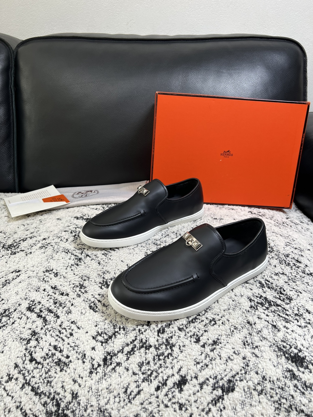 Hermes  高品质  顶级工艺品  爱马仕 专柜同步发售原厂配置，意大利进口原版牛皮面料，高品质拼接工艺，全进口水染