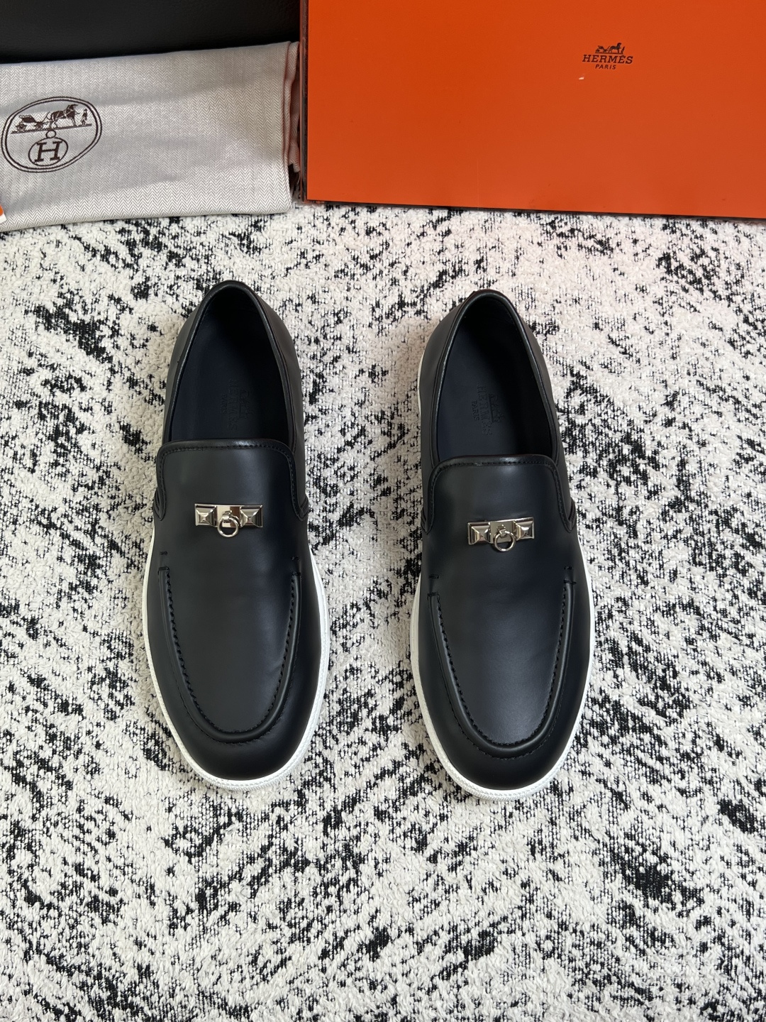 Hermes  高品质  顶级工艺品  爱马仕 专柜同步发售原厂配置，意大利进口原版牛皮面料，高品质拼接工艺，全进口水染