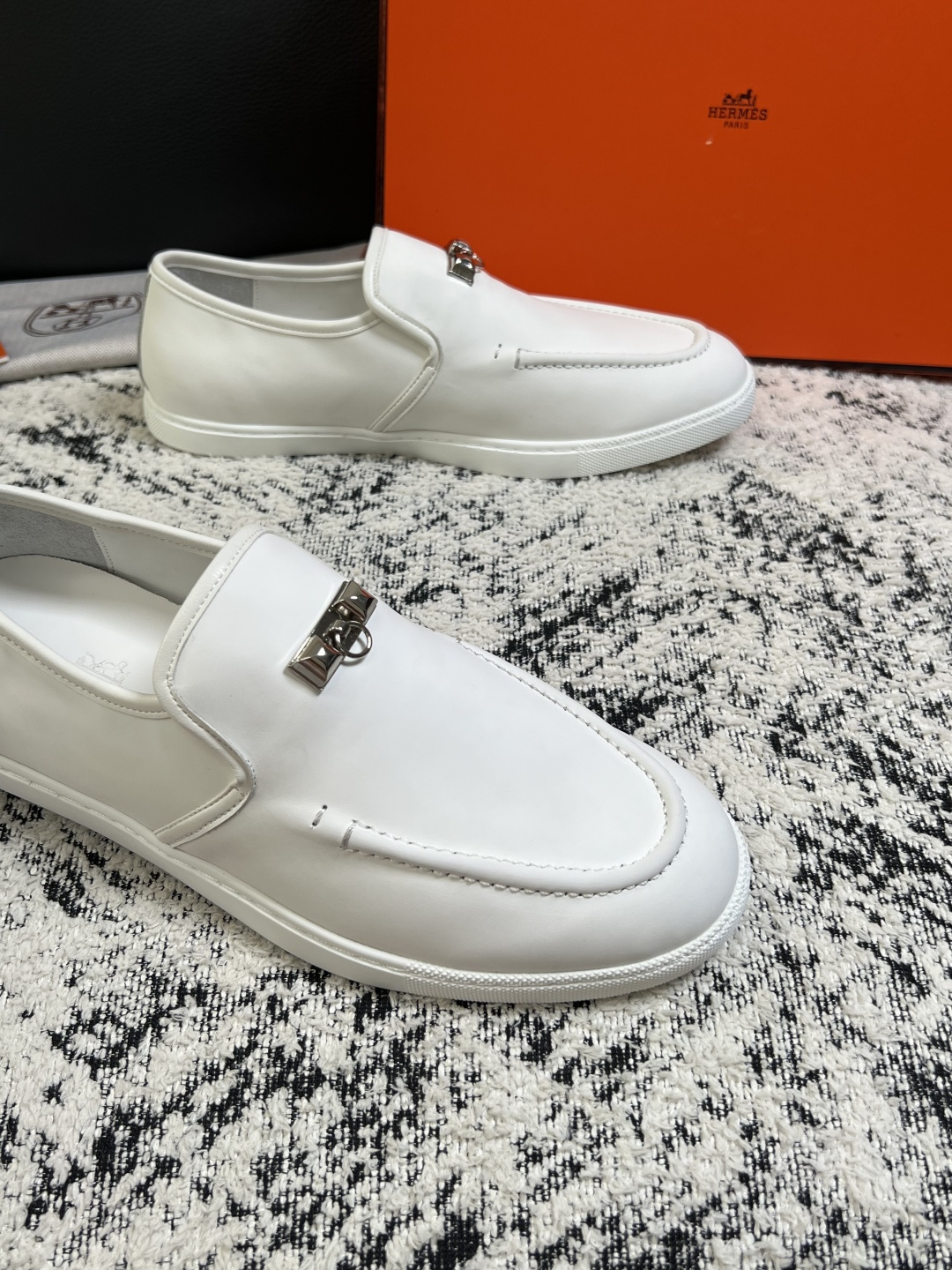 Hermes  高品质  顶级工艺品  爱马仕 专柜同步发售原厂配置，意大利进口原版牛皮面料，高品质拼接工艺，全进口水染
