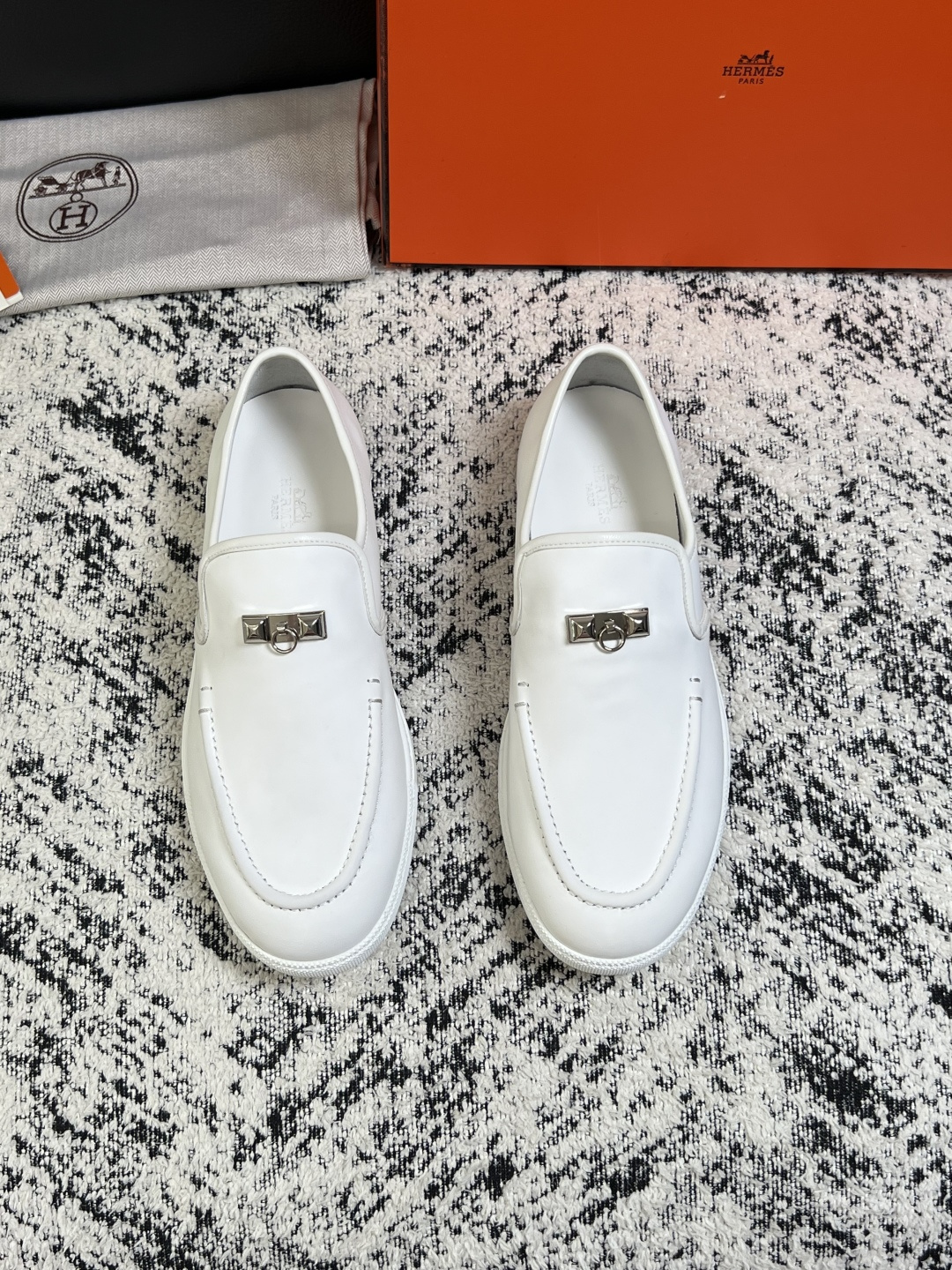 Hermes  高品质  顶级工艺品  爱马仕 专柜同步发售原厂配置，意大利进口原版牛皮面料，高品质拼接工艺，全进口水染