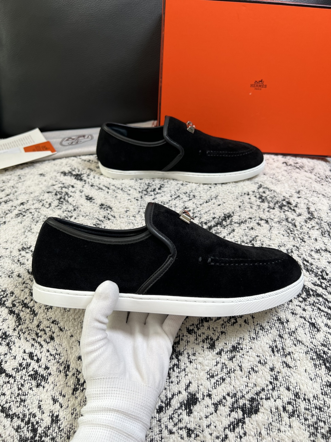 Hermes  高品质  顶级工艺品  爱马仕 专柜同步发售原厂配置，意大利进口原版牛皮面料，高品质拼接工艺，全进口水染