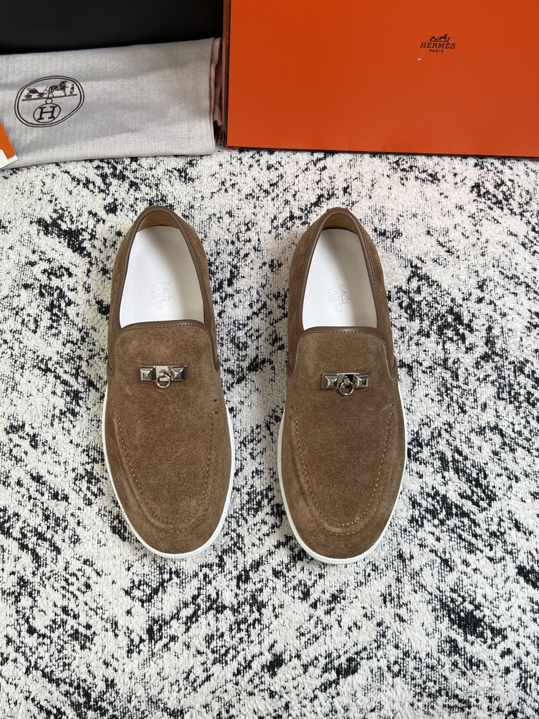 Hermes  高品质  顶级工艺品  爱马仕 专柜同步发售原厂配置，意大利进口原版牛皮面料，高品质拼接工艺，全进口水染