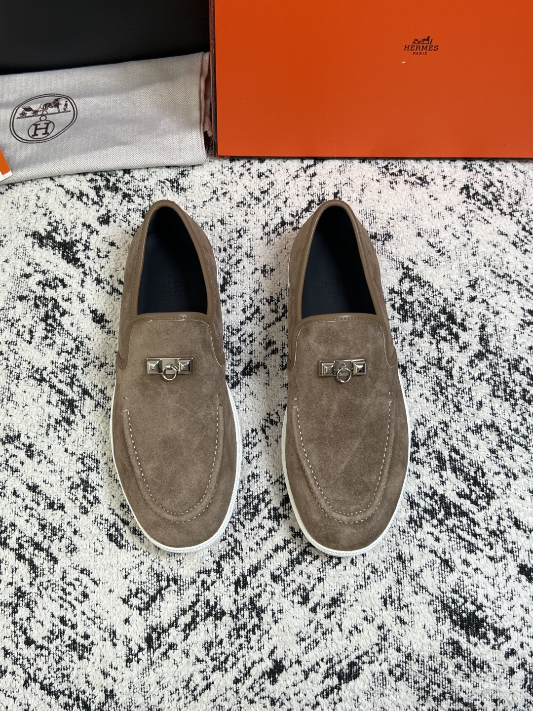Hermes  高品质  顶级工艺品  爱马仕 专柜同步发售原厂配置，意大利进口原版牛皮面料，高品质拼接工艺，全进口水染