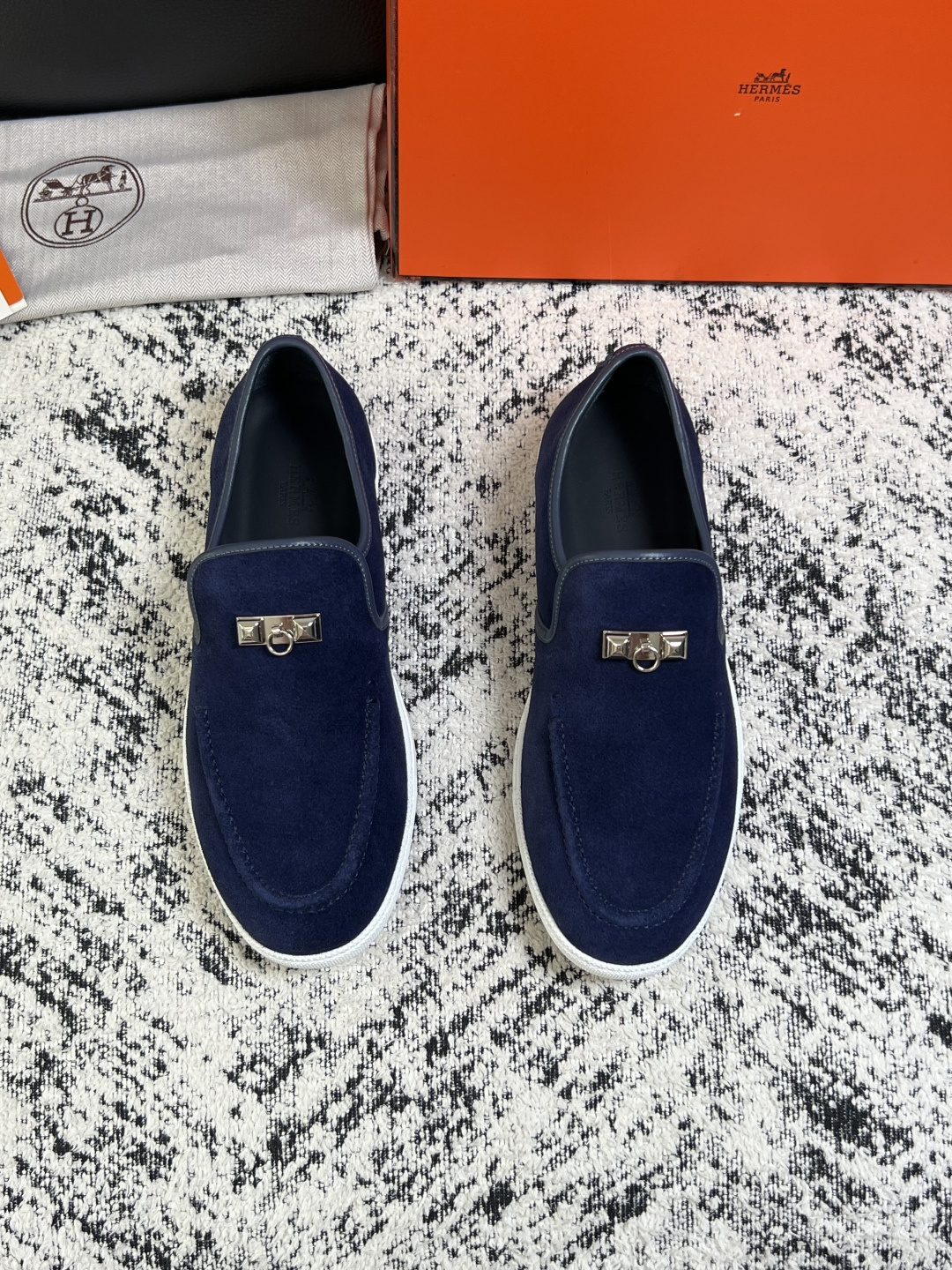 Hermes  高品质  顶级工艺品  爱马仕 专柜同步发售原厂配置，意大利进口原版牛皮面料，高品质拼接工艺，全进口水染