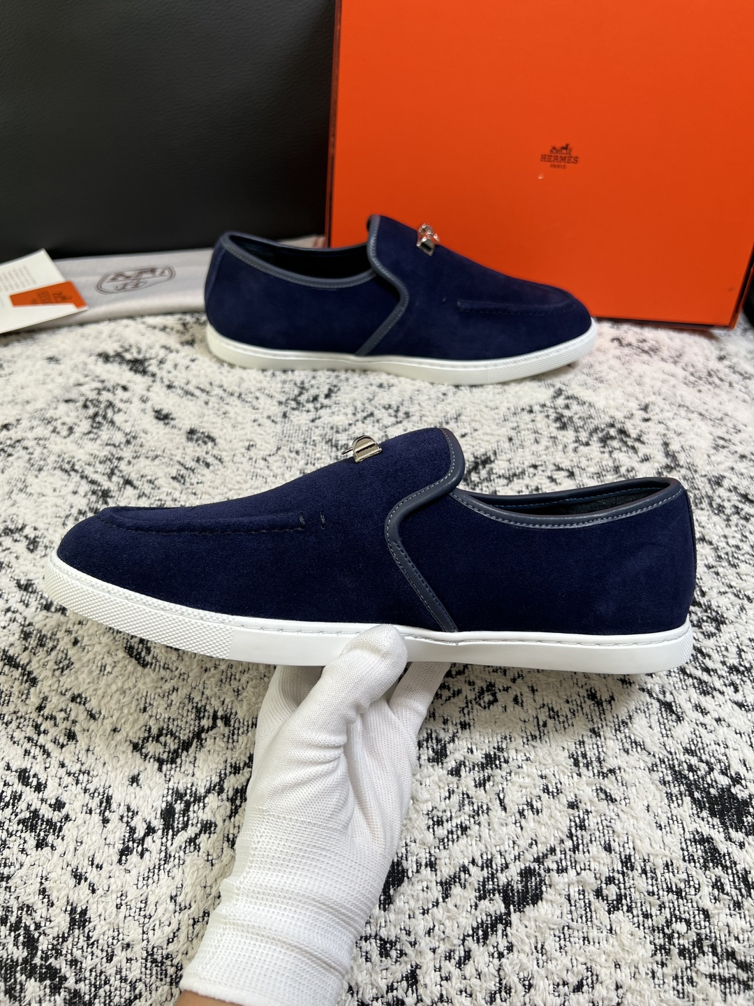 Hermes  高品质  顶级工艺品  爱马仕 专柜同步发售原厂配置，意大利进口原版牛皮面料，高品质拼接工艺，全进口水染