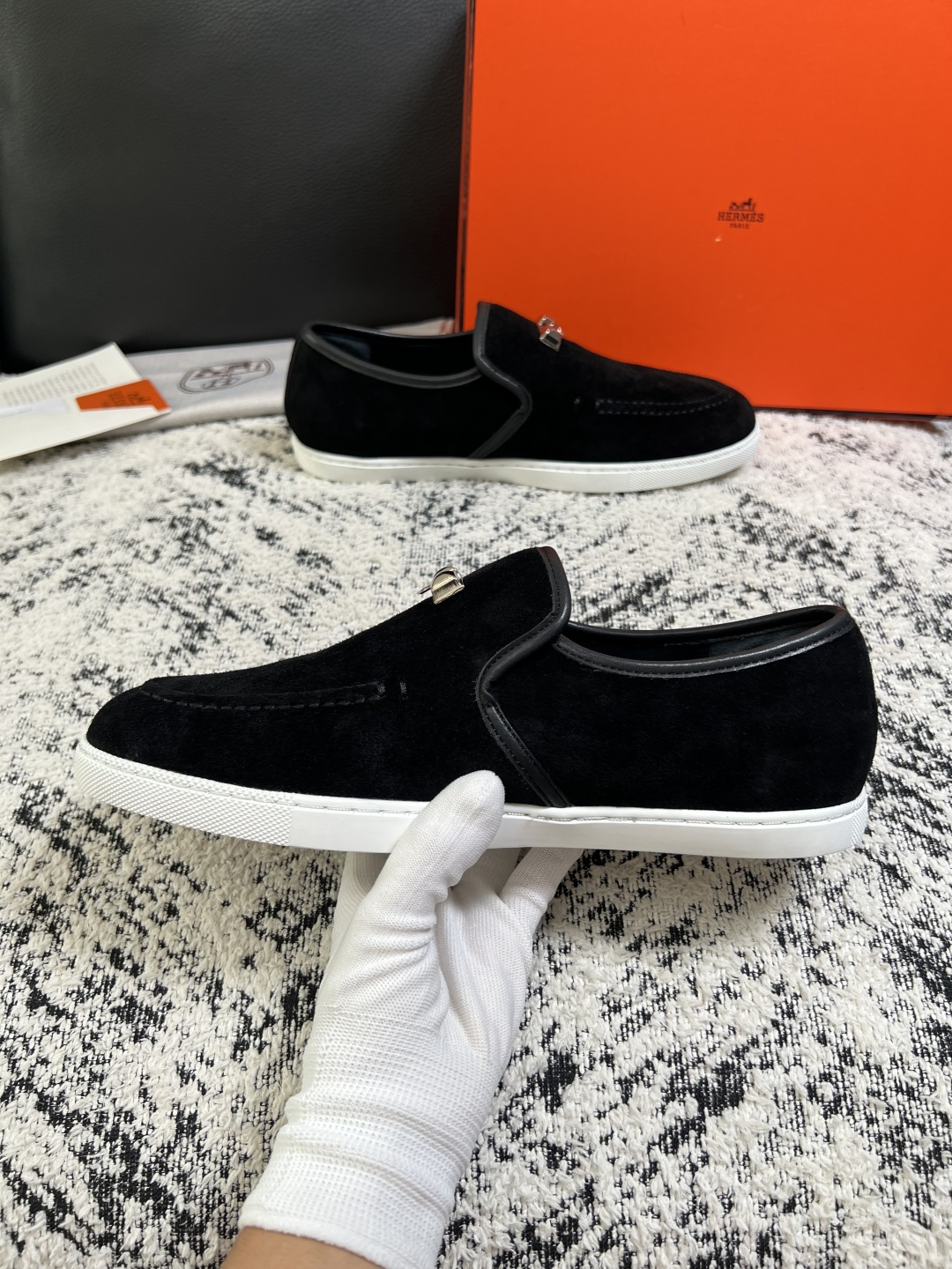 Hermes  高品质  顶级工艺品  爱马仕 专柜同步发售原厂配置，意大利进口原版牛皮面料，高品质拼接工艺，全进口水染