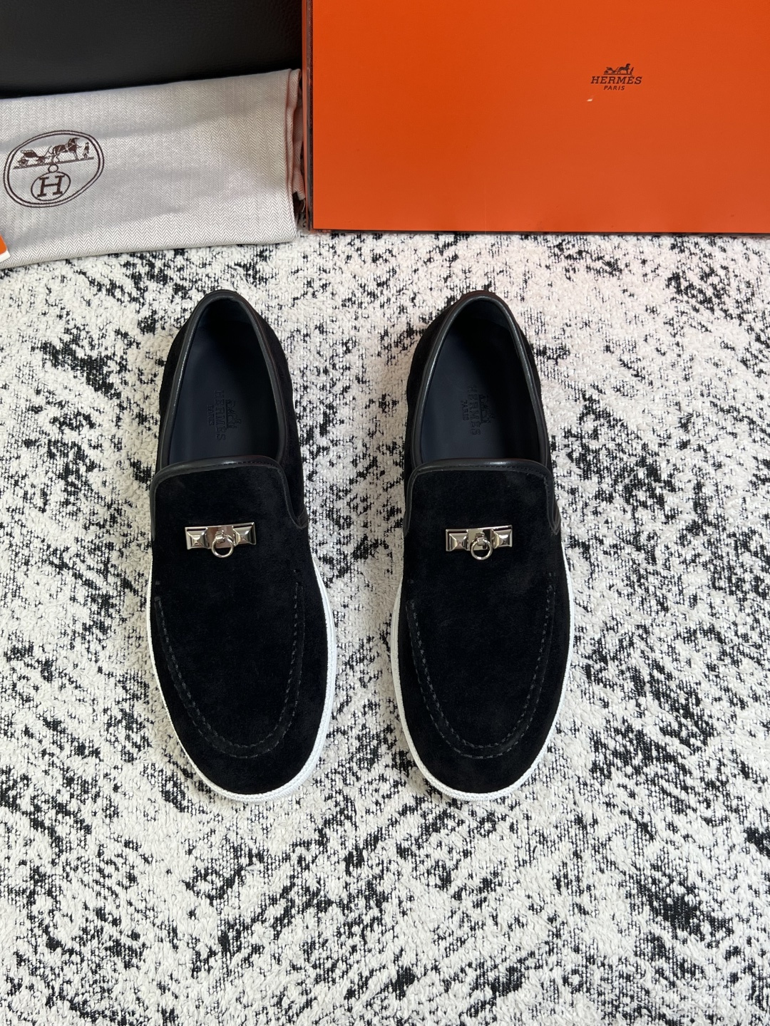 Hermes  高品质  顶级工艺品  爱马仕 专柜同步发售原厂配置，意大利进口原版牛皮面料，高品质拼接工艺，全进口水染