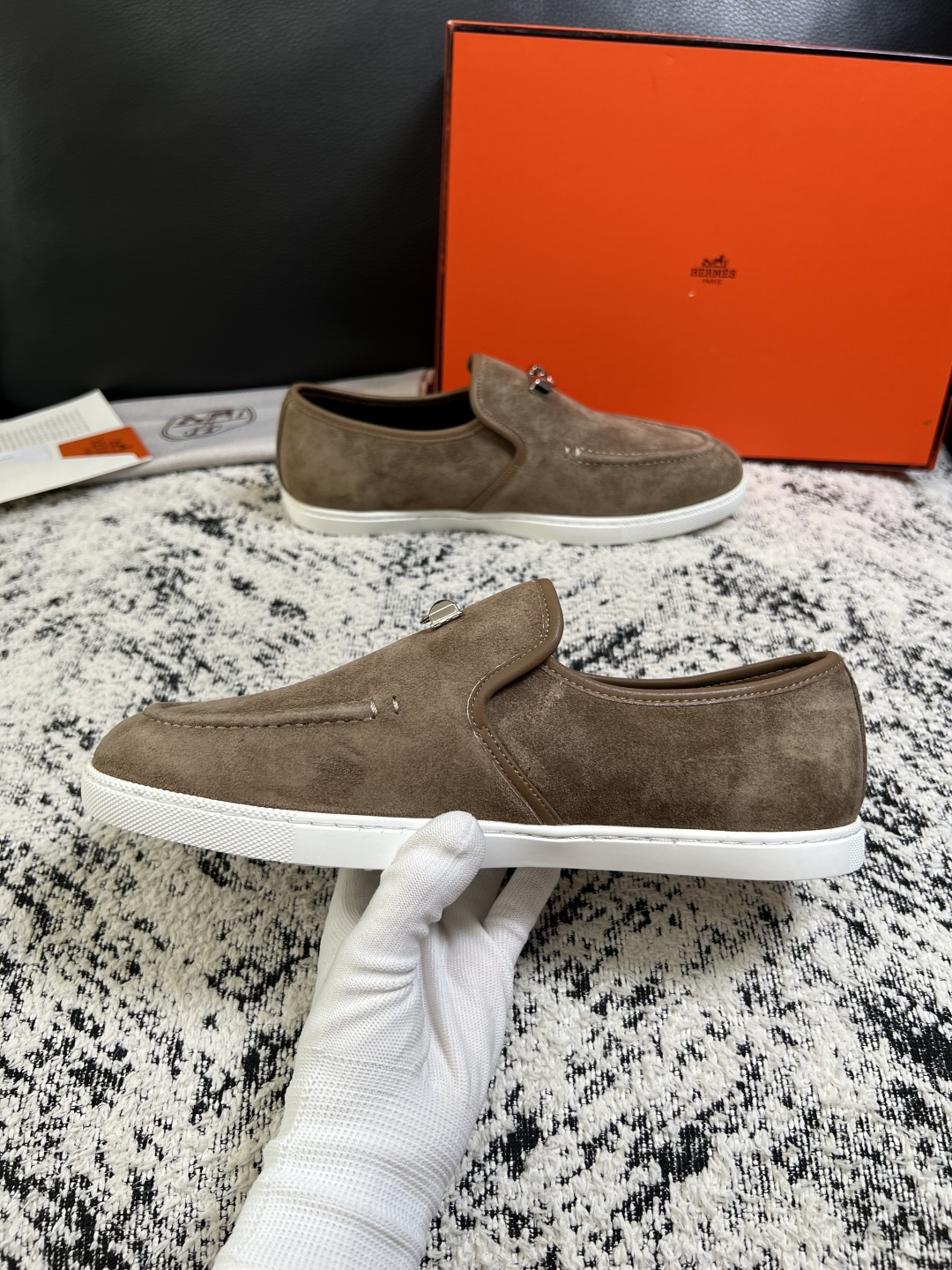 Hermes  高品质  顶级工艺品  爱马仕 专柜同步发售原厂配置，意大利进口原版牛皮面料，高品质拼接工艺，全进口水染