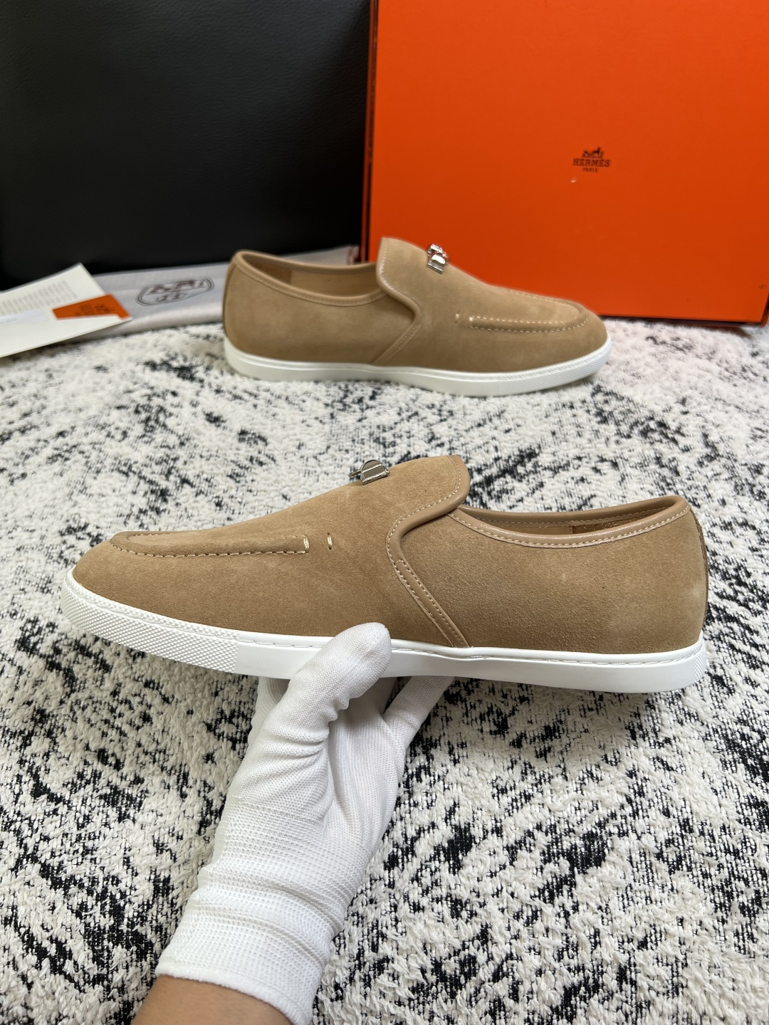 Hermes  高品质  顶级工艺品  爱马仕 专柜同步发售原厂配置，意大利进口原版牛皮面料，高品质拼接工艺，全进口水染
