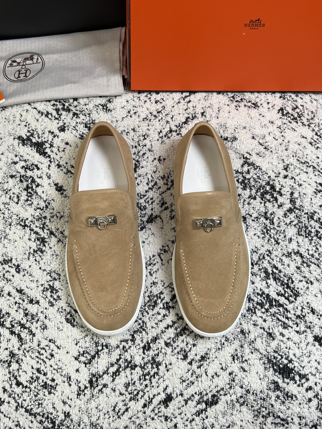 Hermes  高品质  顶级工艺品  爱马仕 专柜同步发售原厂配置，意大利进口原版牛皮面料，高品质拼接工艺，全进口水染