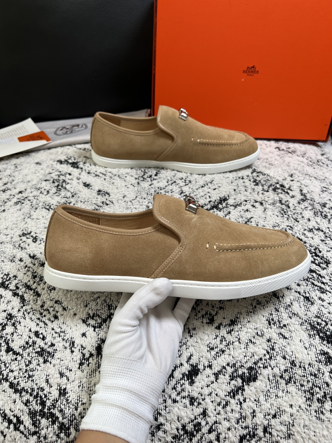 Hermes  高品质  顶级工艺品  爱马仕 专柜同步发售原厂配置，意大利进口原版牛皮面料，高品质拼接工艺，全进口水染