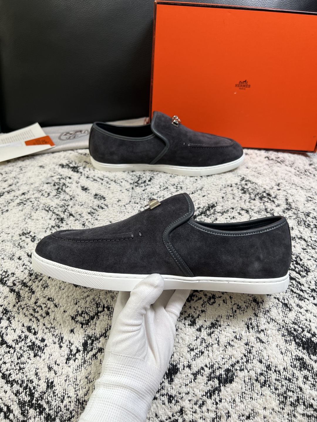Hermes  高品质  顶级工艺品  爱马仕 专柜同步发售原厂配置，意大利进口原版牛皮面料，高品质拼接工艺，全进口水染
