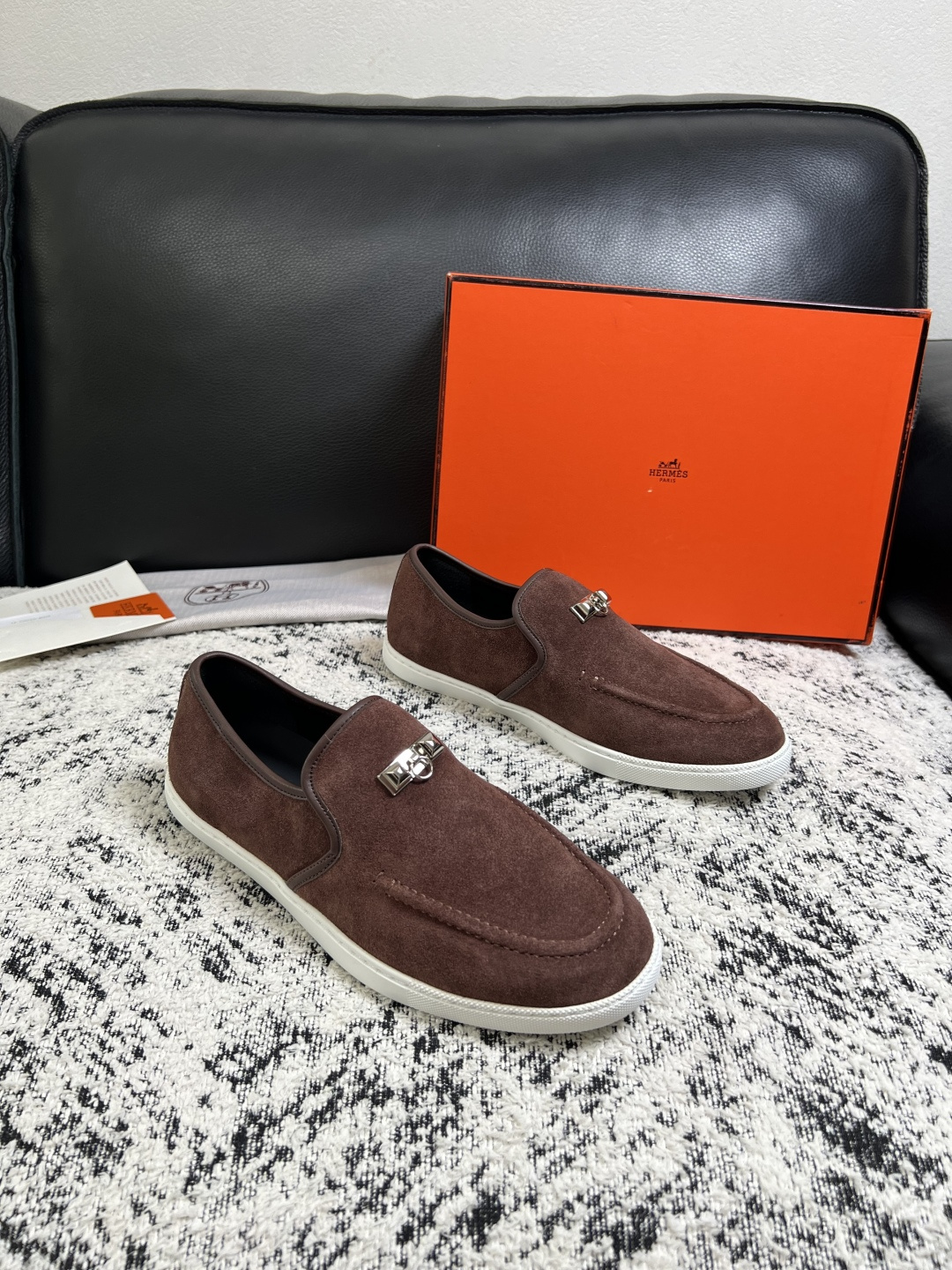 NO:955468,Hermes high-quality top handicrafts Hermès counters sell original factory configuration at the same time, original cowhide fabric imported from Italy, high-quality splicing technology, fully imported water-dyed cowhide lining, original soles specially provided by the factory and super comfortable, original factory order goods code number 39-44 (customized 38 45 46), hermes, hermes, cowhide19860909Hermes 高品质 顶级工艺品 爱马仕 专柜同步发售原厂配置,意大利进口原版牛皮面料,高品质拼接工艺,全进口水染牛皮里垫,鞋底原厂特供原版底超级舒适,原厂跟单货 码数 39-44（ 订做 38 45 46）,,hermes,hermes,cowhide,Men's shoes