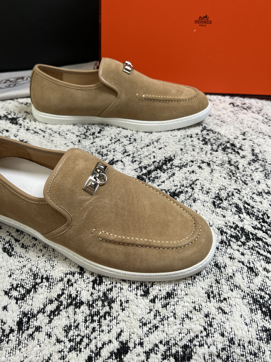Hermes  高品质  顶级工艺品  爱马仕 专柜同步发售原厂配置，意大利进口原版牛皮面料，高品质拼接工艺，全进口水染