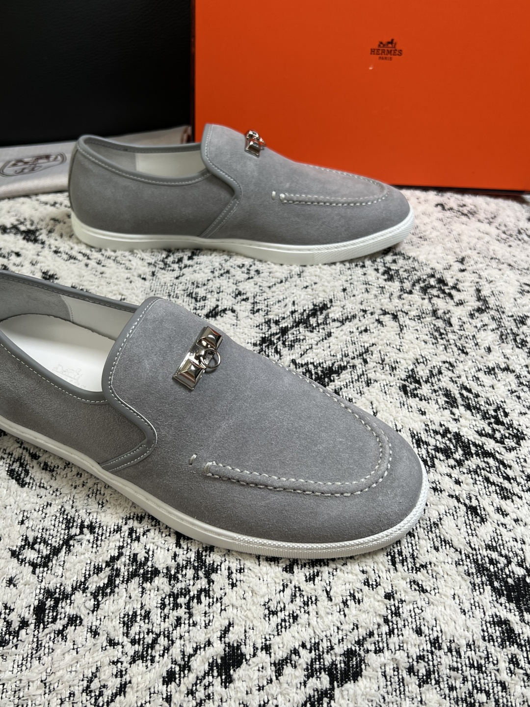 Hermes  高品质  顶级工艺品  爱马仕 专柜同步发售原厂配置，意大利进口原版牛皮面料，高品质拼接工艺，全进口水染