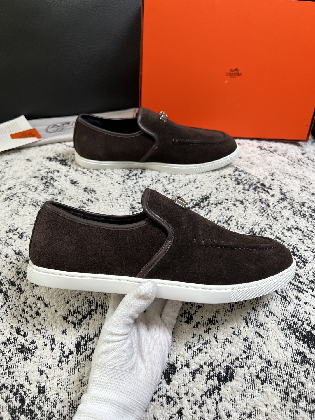 Hermes  高品质  顶级工艺品  爱马仕 专柜同步发售原厂配置，意大利进口原版牛皮面料，高品质拼接工艺，全进口水染