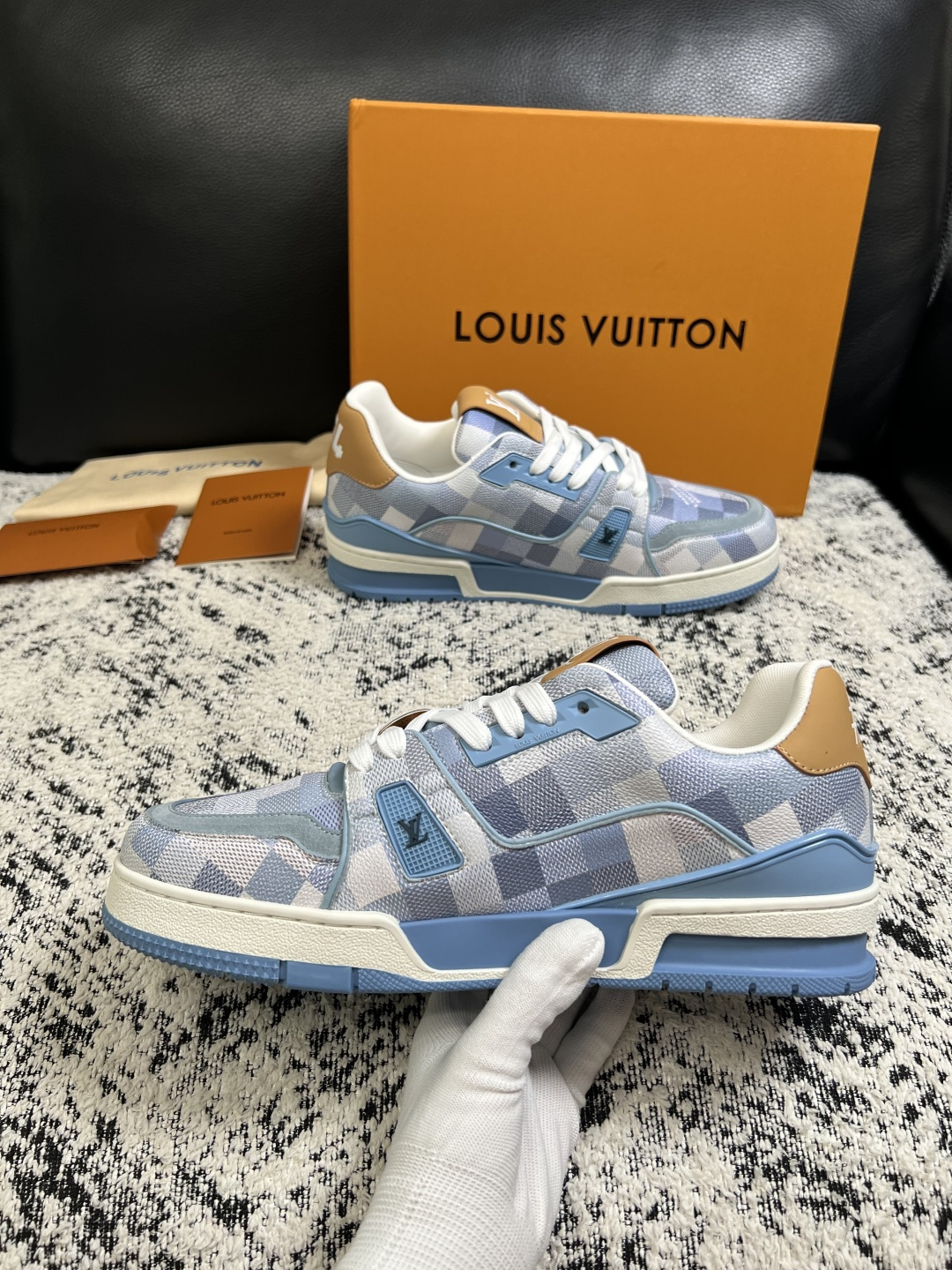 Lv  高品质  顶级工艺品  路易威登，运动板鞋专柜同步，鞋面意大利进口，高品质拼接缤纷色彩复杂工艺品，进口网布里垫柔