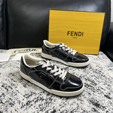 FENDI 高品质 顶级工艺品,芬迪 专柜同步,原厂配置意大利进口牛皮面料,进口牛皮内里垫,透气舒适,鞋底:原厂特 FENDI 高品质 顶级工艺品,芬迪 专柜同步,原厂配置意大利进口牛皮面料,进口牛皮内里垫,透气舒适,鞋底:原厂特
