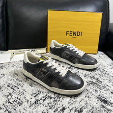 FENDI 高品质 顶级工艺品,芬迪 专柜同步,原厂配置意大利进口牛皮面料,进口牛皮内里垫,透气舒适,鞋底:原厂特 FENDI 高品质 顶级工艺品,芬迪 专柜同步,原厂配置意大利进口牛皮面料,进口牛皮内里垫,透气舒适,鞋底:原厂特