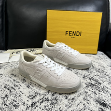 FENDI 高品质 顶级工艺品,芬迪 专柜同步,原厂配置意大利进口牛皮面料,进口牛皮内里垫,透气舒适,鞋底:原厂特 FENDI 高品质 顶级工艺品,芬迪 专柜同步,原厂配置意大利进口牛皮面料,进口牛皮内里垫,透气舒适,鞋底:原厂特