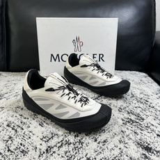 MONCLER 高品质 顶级工艺品 蒙口 新品专柜新款,原厂配置意大利进口牛皮搭配面料,高品质复杂拼接工艺,进口 MONCLER 高品质 顶级工艺品 蒙口 新品专柜新款,原厂配置意大利进口牛皮搭配面料,高品质复杂拼接工艺,进口