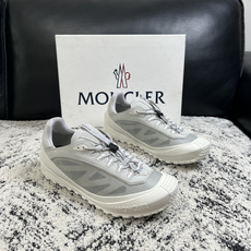 MONCLER 高品质 顶级工艺品 蒙口 新品专柜新款,原厂配置意大利进口牛皮搭配面料,高品质复杂拼接工艺,进口 MONCLER 高品质 顶级工艺品 蒙口 新品专柜新款,原厂配置意大利进口牛皮搭配面料,高品质复杂拼接工艺,进口