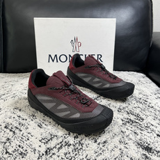 MONCLER 高品质 顶级工艺品 蒙口 新品专柜新款,原厂配置意大利进口牛皮搭配面料,高品质复杂拼接工艺,进口 MONCLER 高品质 顶级工艺品 蒙口 新品专柜新款,原厂配置意大利进口牛皮搭配面料,高品质复杂拼接工艺,进口