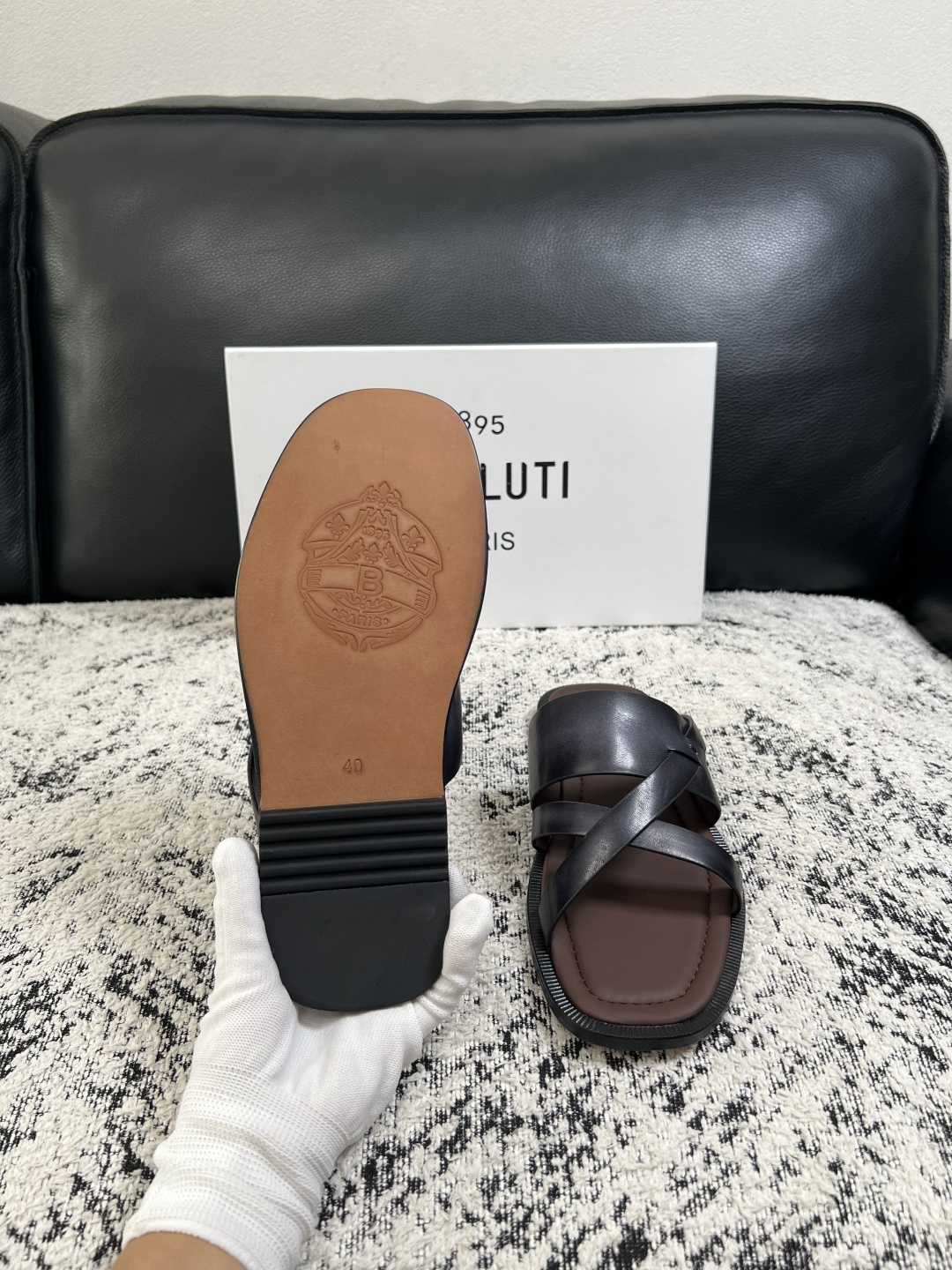 Berluti  高品质  顶级工艺品  布鲁提  拖鞋专柜同步发售原厂配置，意大利进口牛皮面料，全进口水染牛皮里垫，鞋
