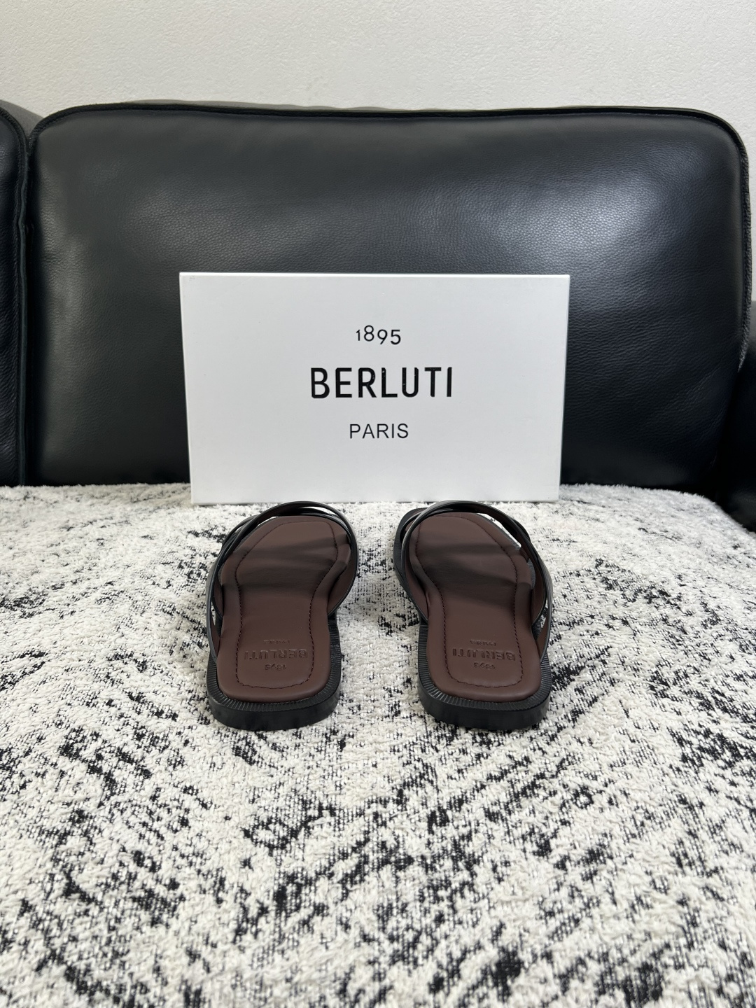 Berluti  高品质  顶级工艺品  布鲁提  拖鞋专柜同步发售原厂配置，意大利进口牛皮面料，全进口水染牛皮里垫，鞋