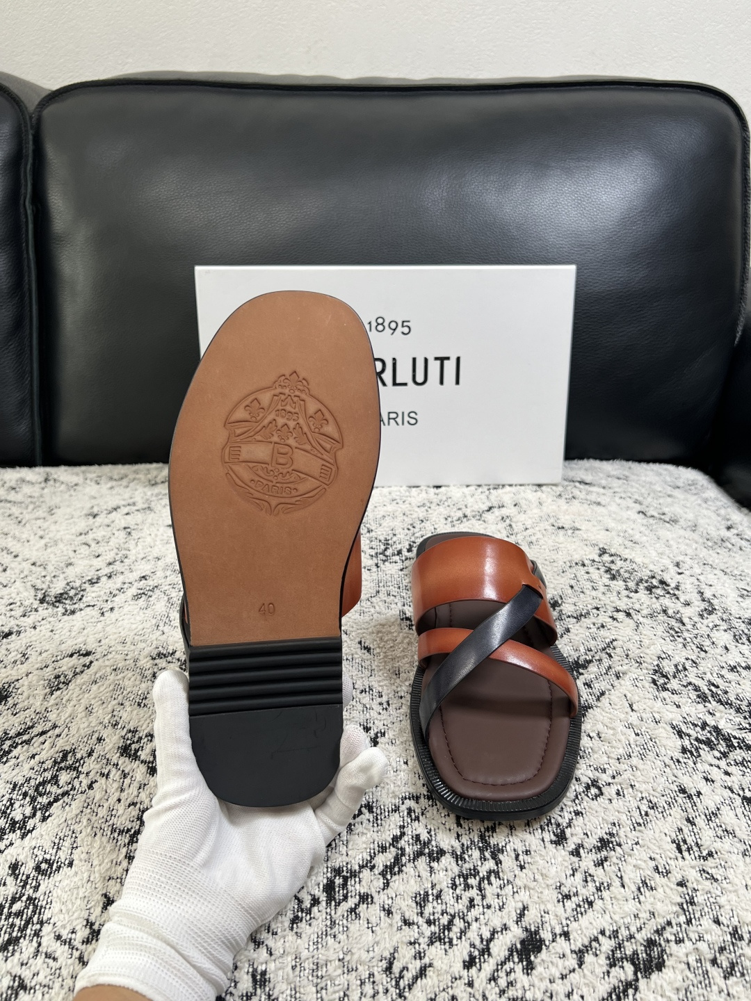Berluti  高品质  顶级工艺品  布鲁提  拖鞋专柜同步发售原厂配置，意大利进口牛皮面料，全进口水染牛皮里垫，鞋