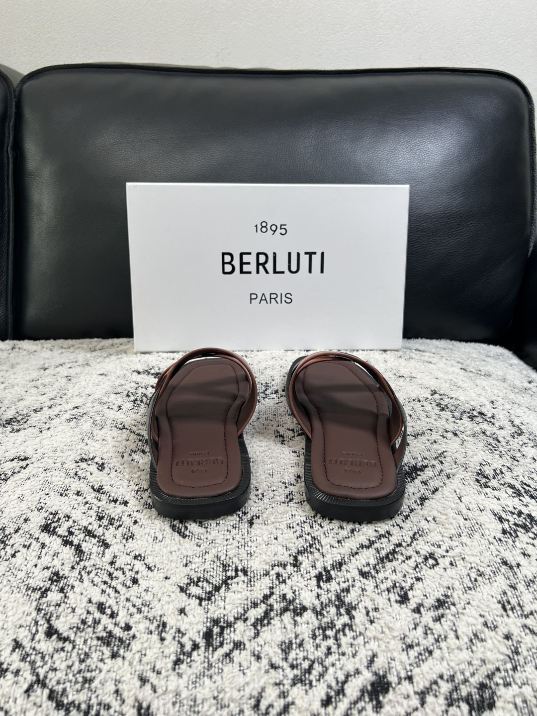 Berluti  高品质  顶级工艺品  布鲁提  拖鞋专柜同步发售原厂配置，意大利进口牛皮面料，全进口水染牛皮里垫，鞋