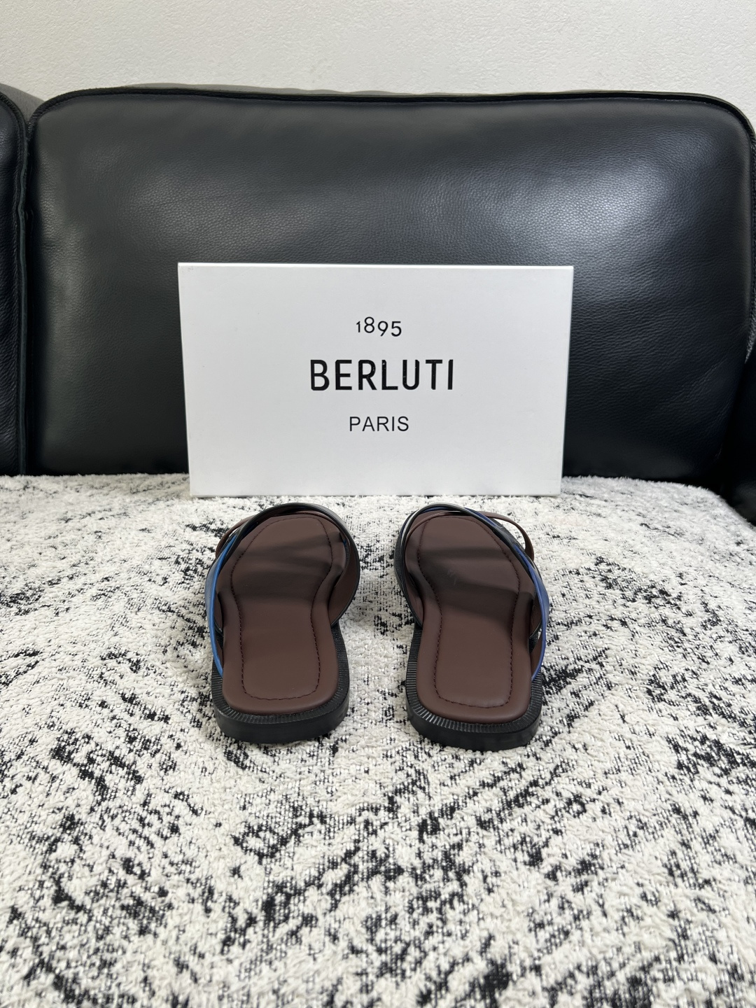 Berluti  高品质  顶级工艺品  布鲁提  拖鞋专柜同步发售原厂配置，意大利进口牛皮面料，全进口水染牛皮里垫，鞋