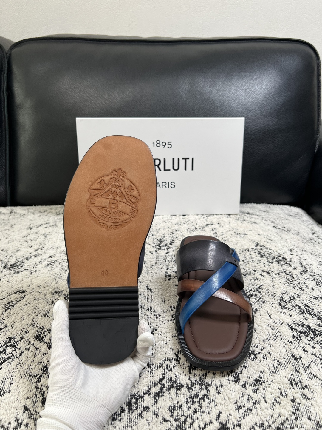 Berluti  高品质  顶级工艺品  布鲁提  拖鞋专柜同步发售原厂配置，意大利进口牛皮面料，全进口水染牛皮里垫，鞋