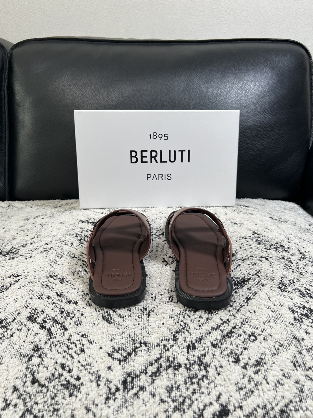 Berluti  高品质  顶级工艺品  布鲁提  拖鞋专柜同步发售原厂配置，意大利进口牛皮面料，全进口水染牛皮里垫，鞋