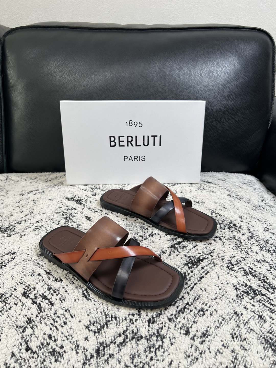 Berluti 高品质 顶级工艺品 布鲁提 拖鞋专柜同步发售原厂配置,意大利进口牛皮面料,全进口水染牛皮里垫,鞋 Berluti 高品质 顶级工艺品 布鲁提 拖鞋专柜同步发售原厂配置,意大利进口牛皮面料,全进口水染牛皮里垫,鞋