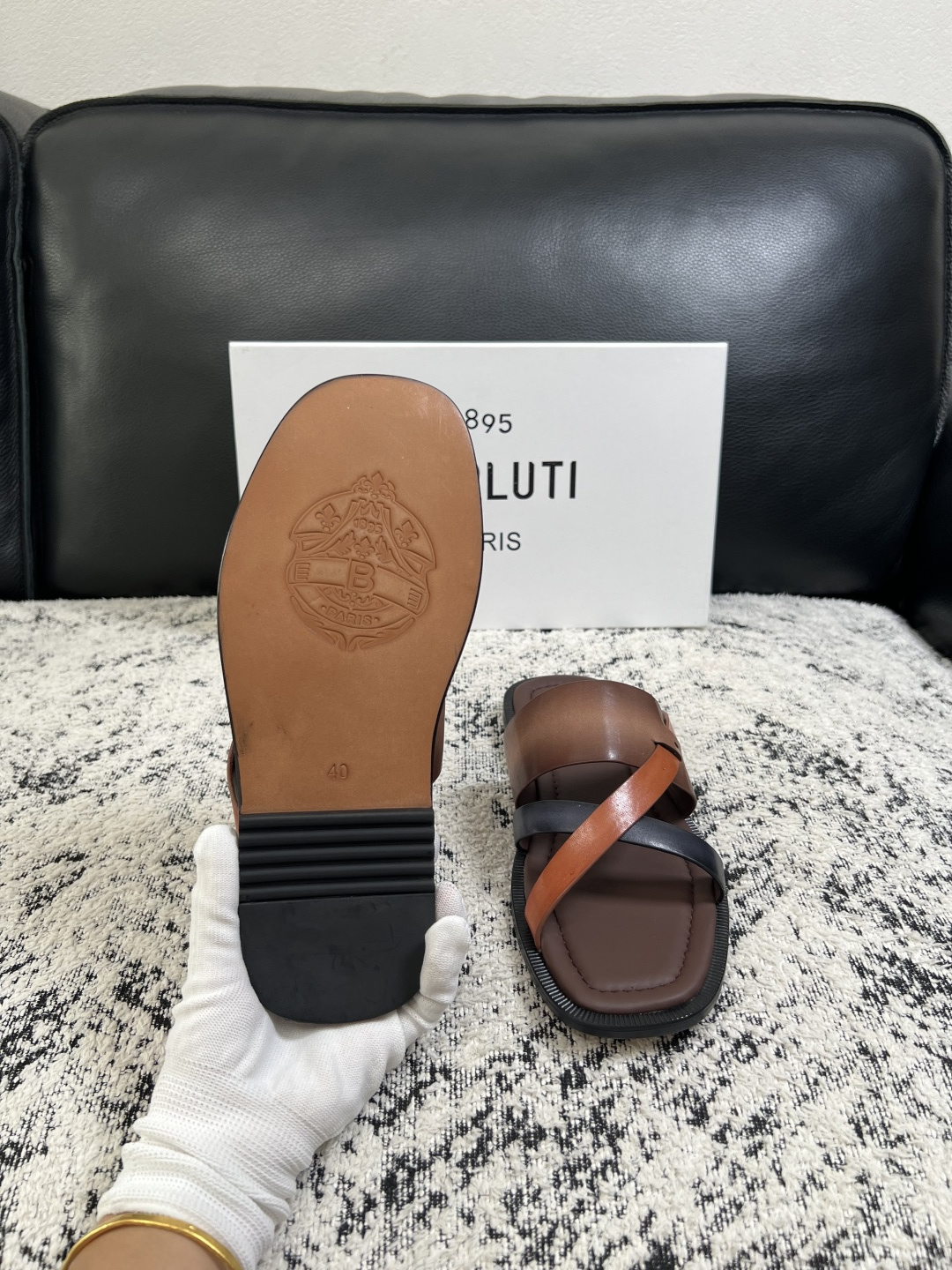 Berluti  高品质  顶级工艺品  布鲁提  拖鞋专柜同步发售原厂配置，意大利进口牛皮面料，全进口水染牛皮里垫，鞋