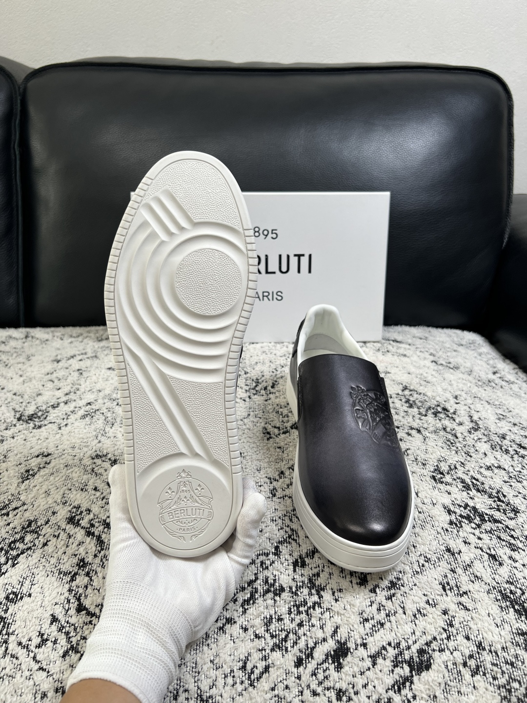 Berluti  高品质  顶级工艺品  布鲁提  拖鞋专柜同步发售原厂配置，意大利进口牛皮面料，全进口水染牛皮里垫，鞋