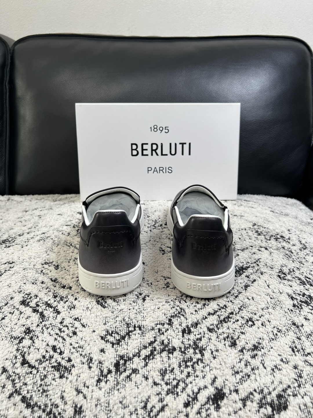 Berluti  高品质  顶级工艺品  布鲁提  拖鞋专柜同步发售原厂配置，意大利进口牛皮面料，全进口水染牛皮里垫，鞋