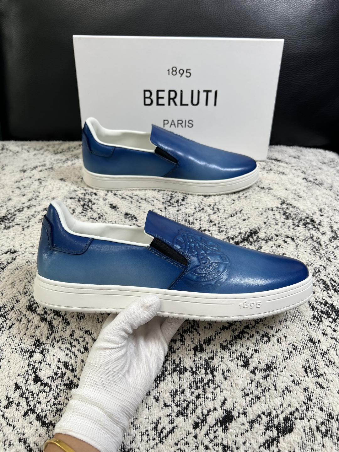 Berluti  高品质  顶级工艺品  布鲁提  拖鞋专柜同步发售原厂配置，意大利进口牛皮面料，全进口水染牛皮里垫，鞋