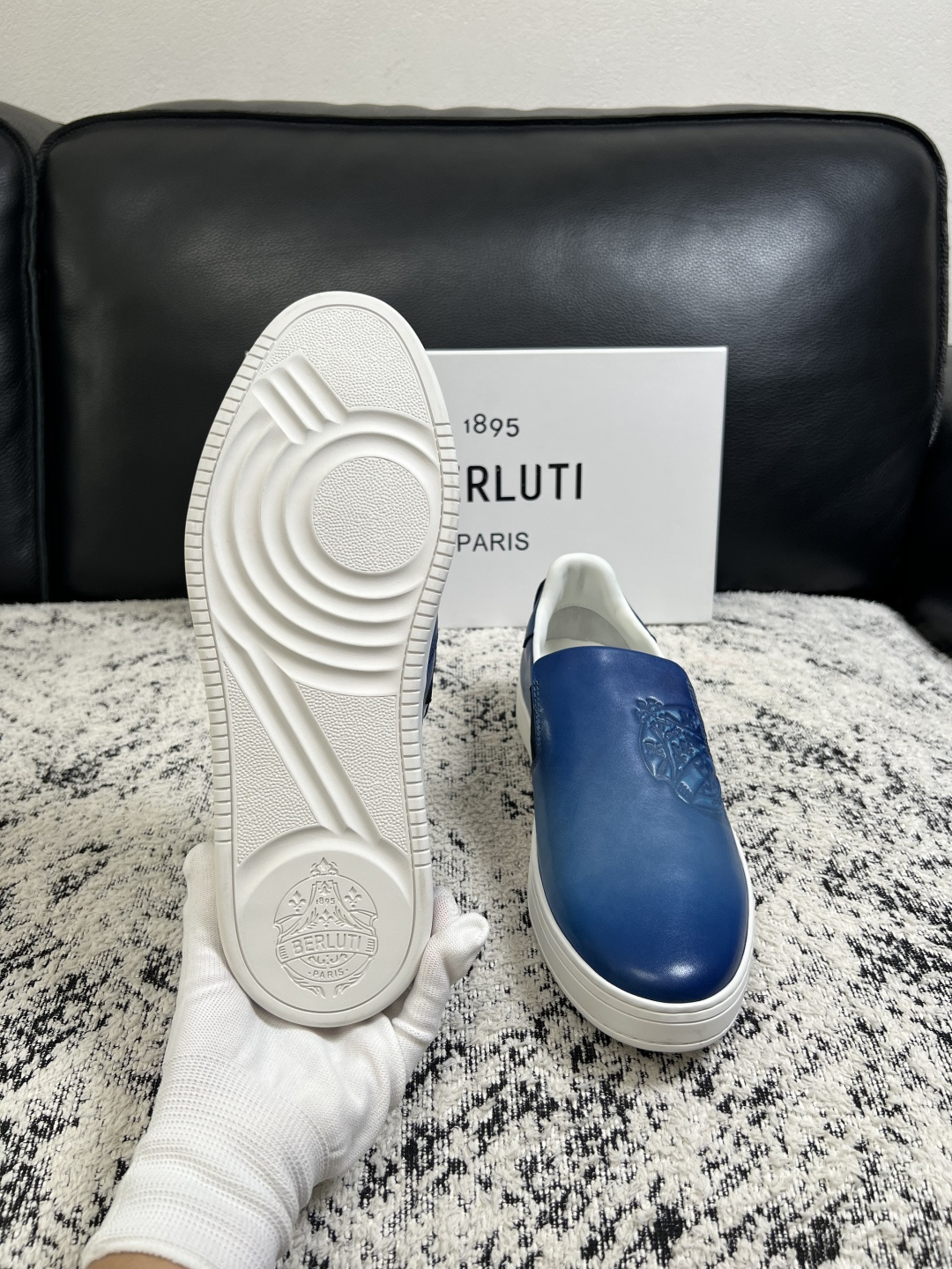 Berluti  高品质  顶级工艺品  布鲁提  拖鞋专柜同步发售原厂配置，意大利进口牛皮面料，全进口水染牛皮里垫，鞋