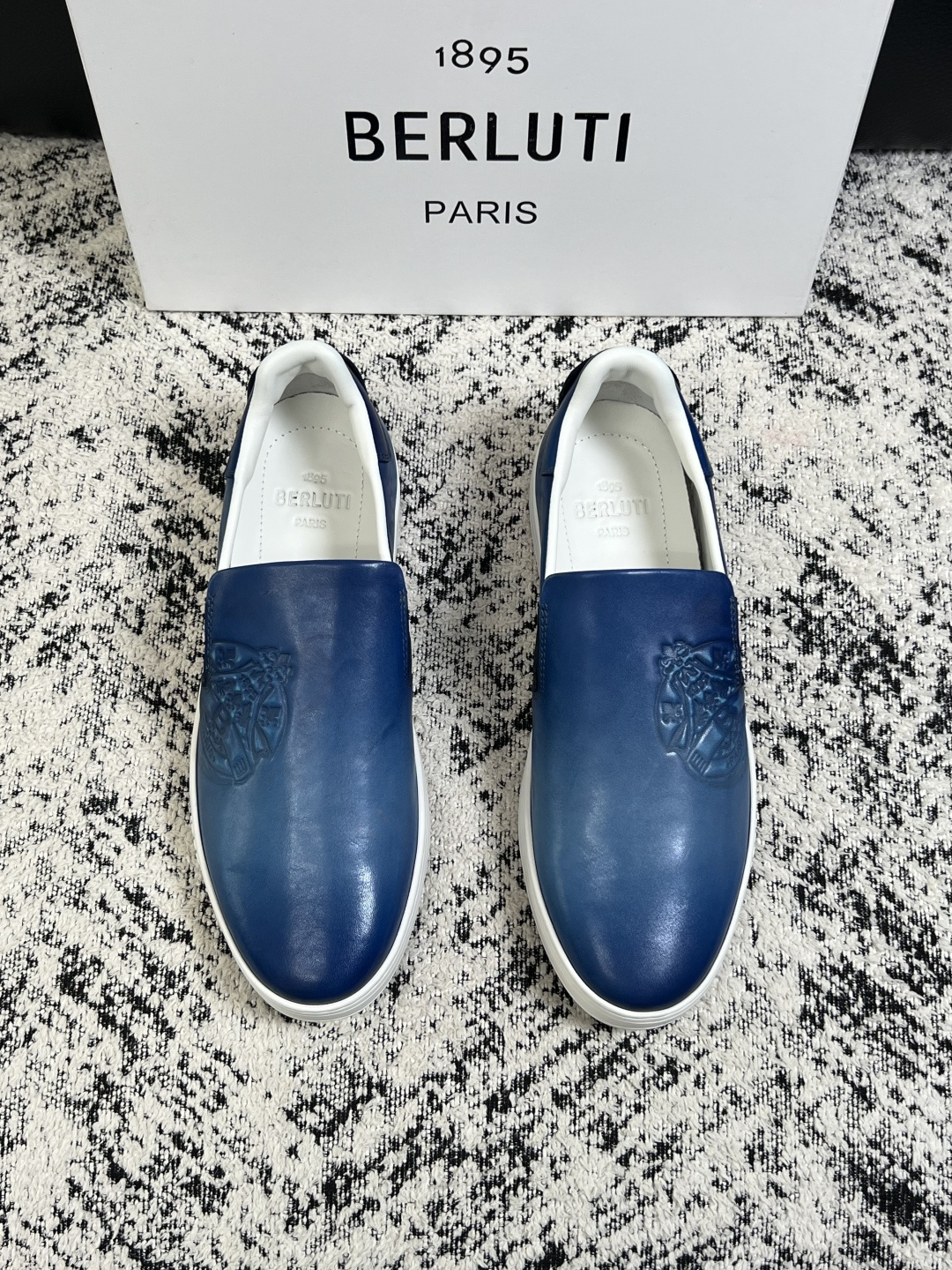 Berluti  高品质  顶级工艺品  布鲁提  拖鞋专柜同步发售原厂配置，意大利进口牛皮面料，全进口水染牛皮里垫，鞋
