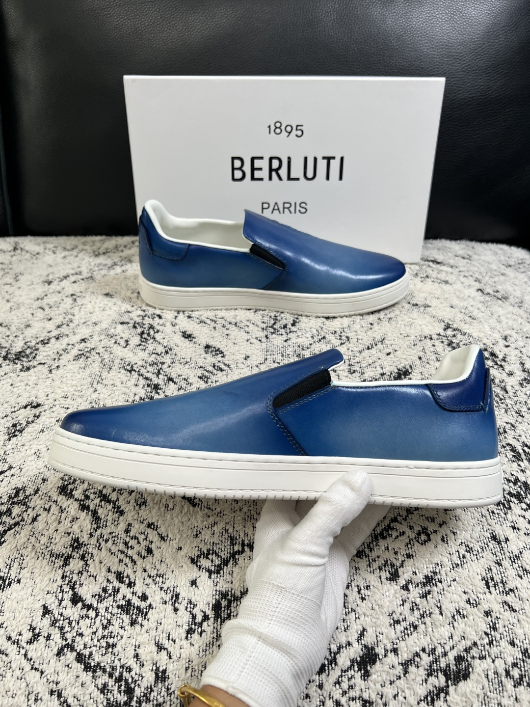 Berluti  高品质  顶级工艺品  布鲁提  拖鞋专柜同步发售原厂配置，意大利进口牛皮面料，全进口水染牛皮里垫，鞋