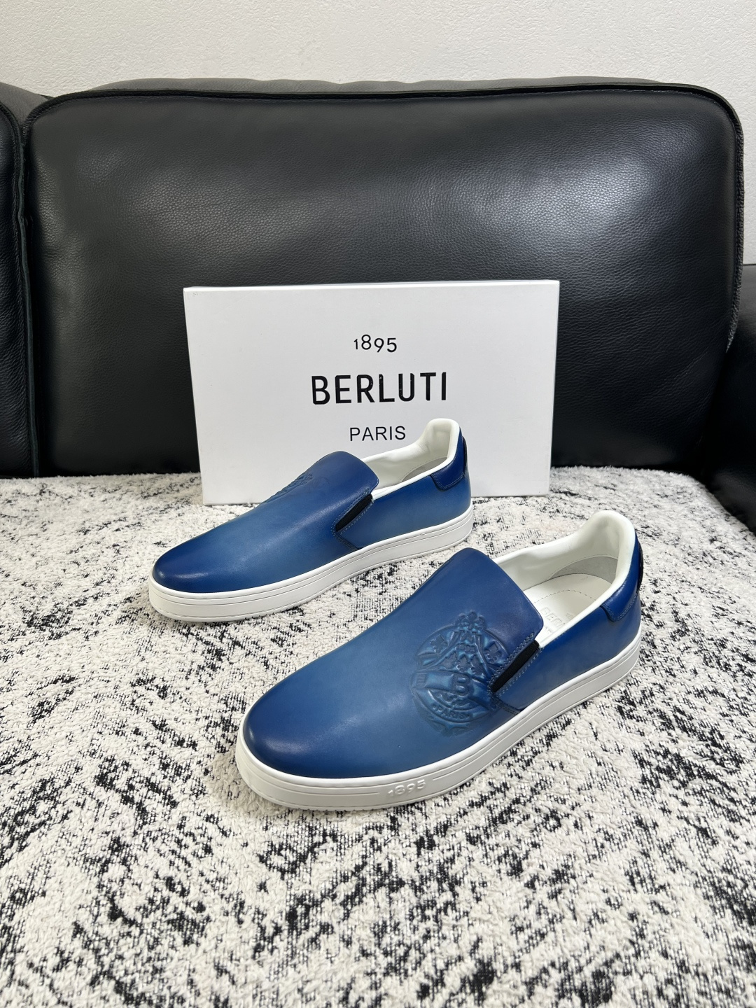 Berluti  高品质  顶级工艺品  布鲁提  拖鞋专柜同步发售原厂配置，意大利进口牛皮面料，全进口水染牛皮里垫，鞋