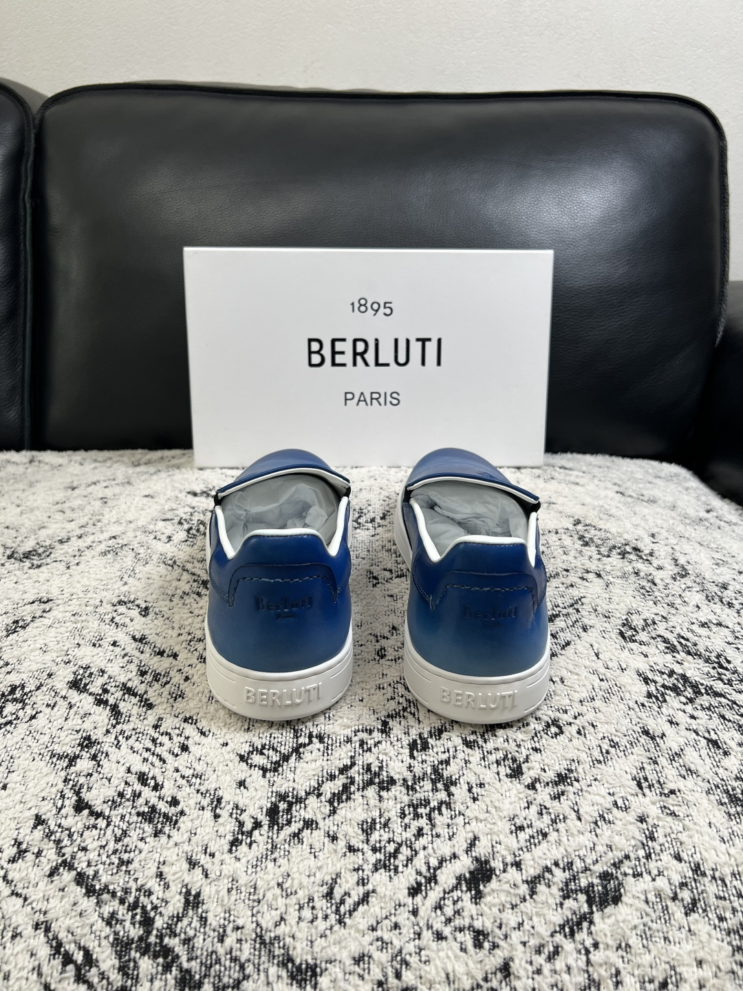 Berluti  高品质  顶级工艺品  布鲁提  拖鞋专柜同步发售原厂配置，意大利进口牛皮面料，全进口水染牛皮里垫，鞋